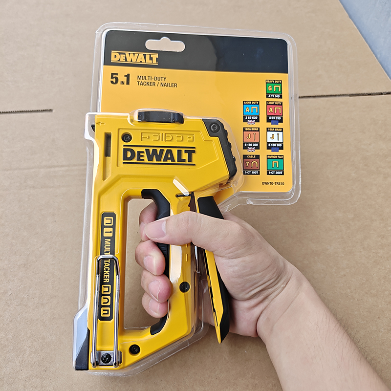 DeWALT DWHT0-TR510 Pistola de  - Stapler Heavy Duty reseña y precio